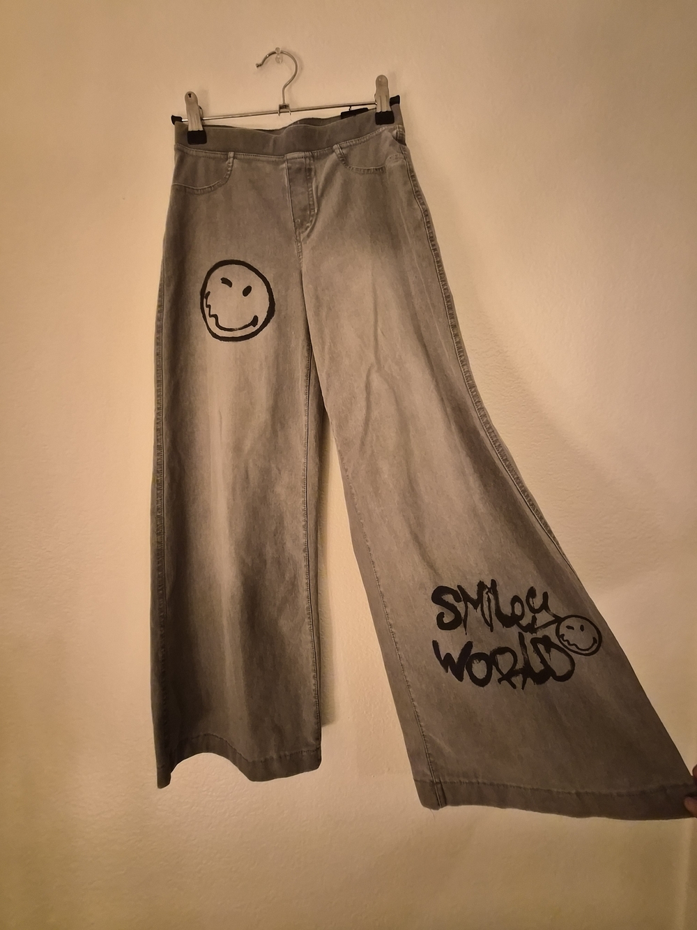 H&M Gray Jeans with Smiley World Patch